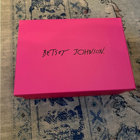 Floral Embroidered Black Heels - Picture 6 of 6